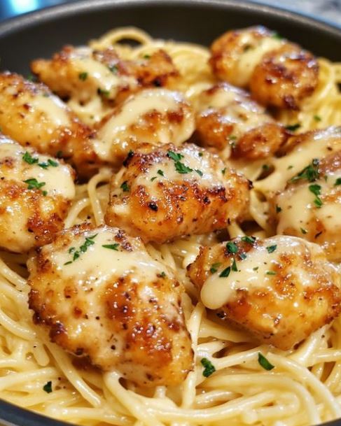 Verführerisches Hähnchen in Cremiger Parmesan-Knoblauchsauce