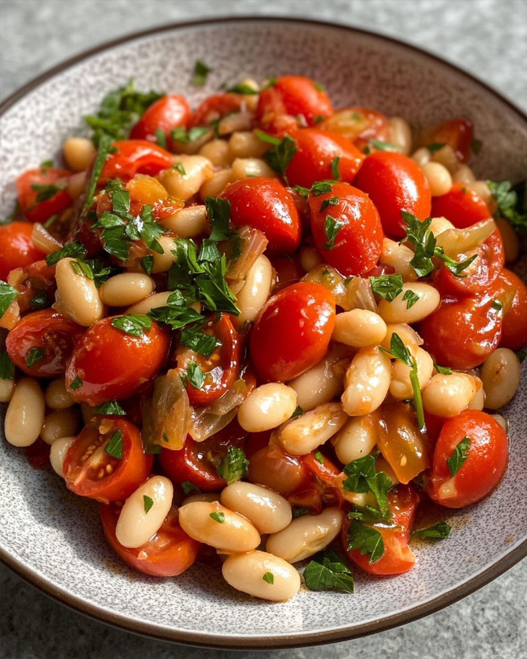🥗 Fruchtiger Bohnensalat mit Tomaten – in nur 10 Minuten fertig!