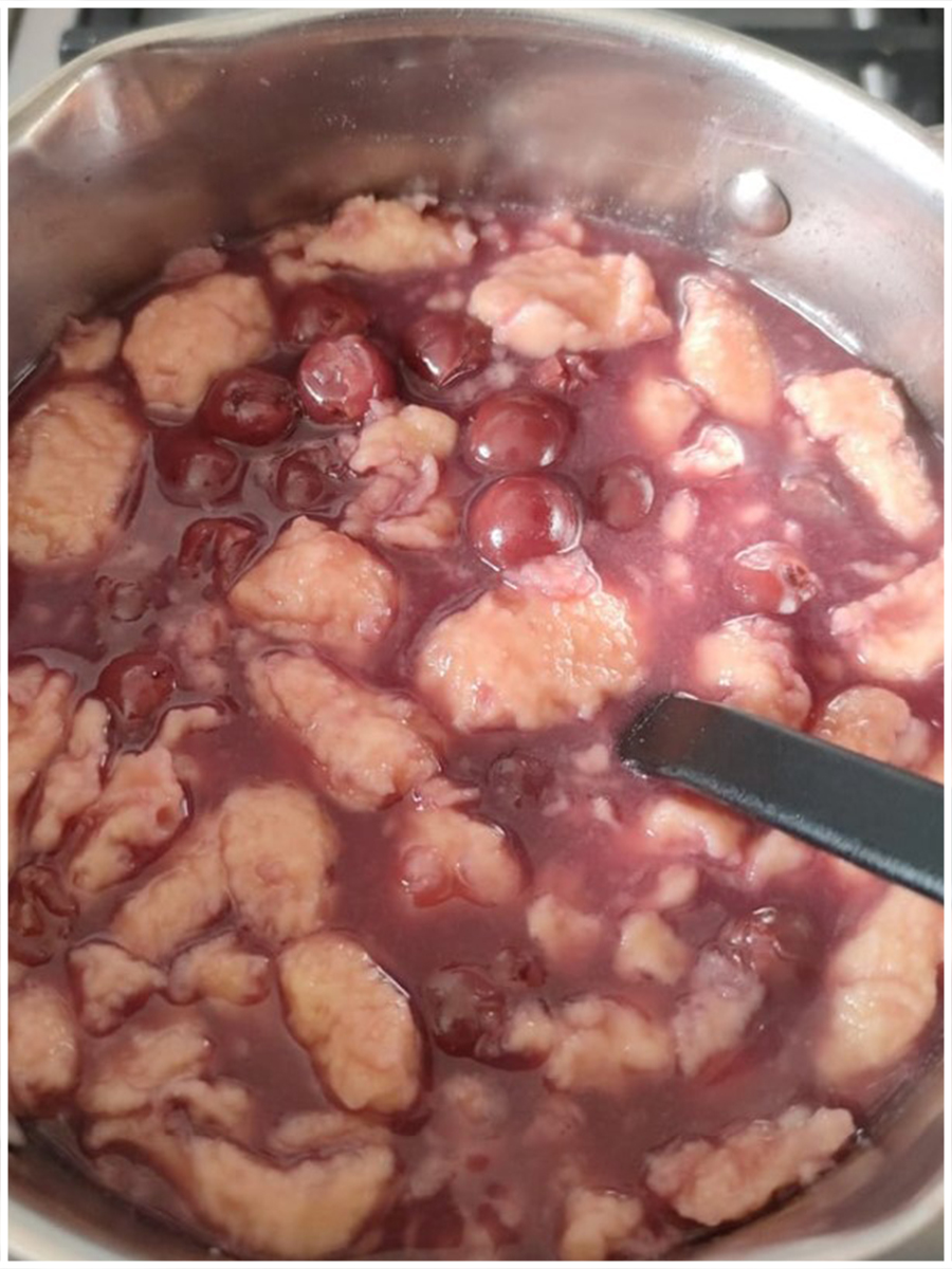 🍒 Kirschsuppe mit Klüten (Mehlklöße) – Süße Kindheitserinnerung!